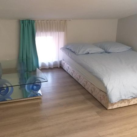 Mon Petit Nid D'Amour Au Coeur Historique De Fréjus Exterior photo